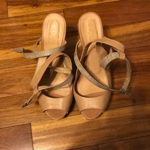Cosmos heels! Size 9 Women!